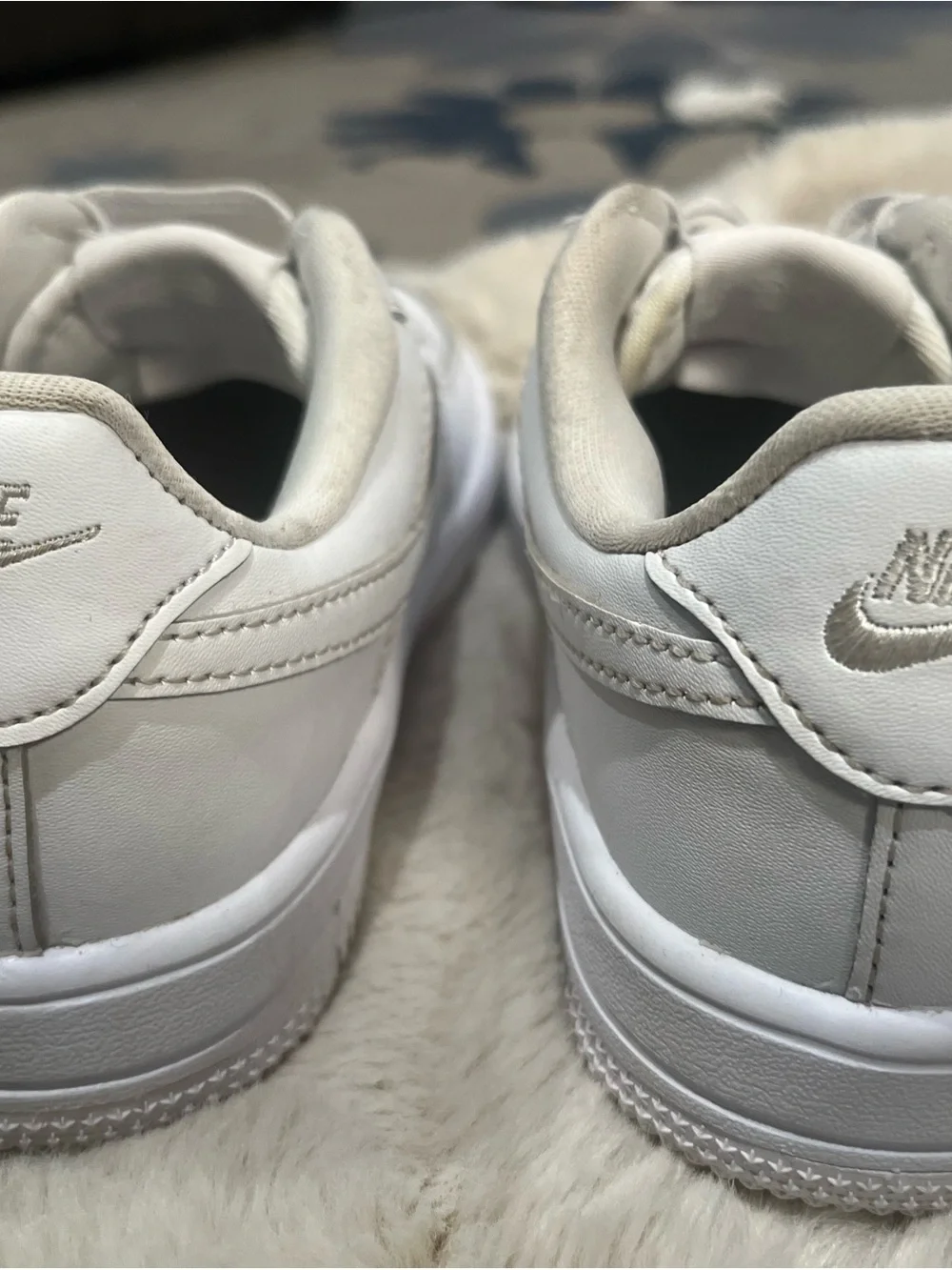 Gently used Nike White Kids Sneakers - Low tops